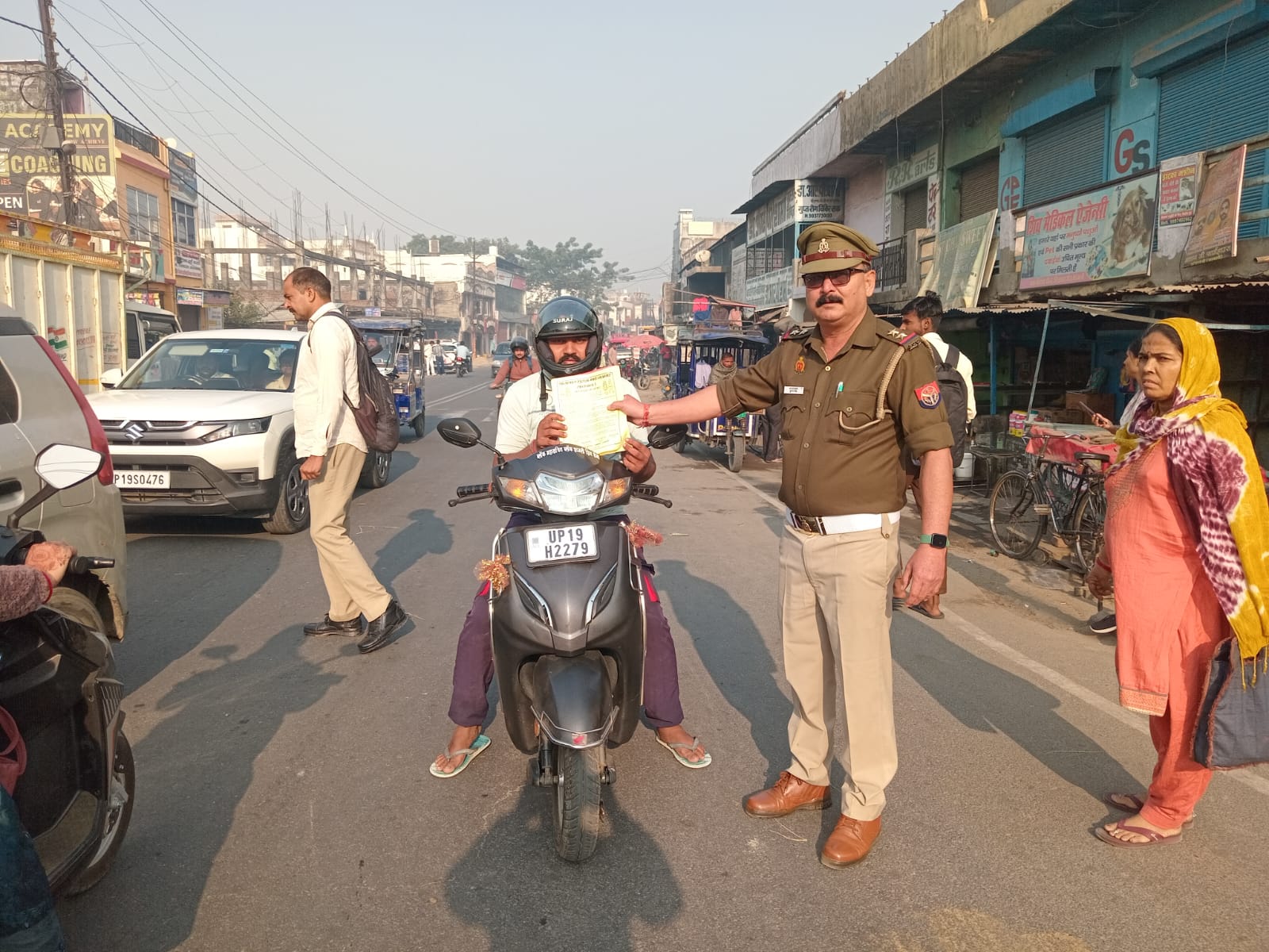 यातायात माह में चौसाना पुलिस दिखी सक्रिय