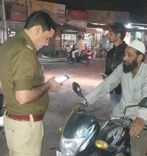 यातायात माह में पुलिस का जागरूकता अभियान लगातार जारी