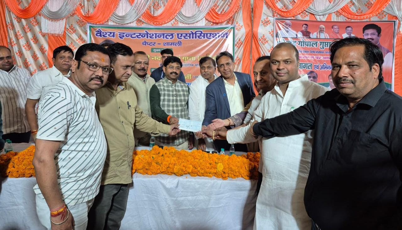 व्यापारी को मिली 10 लाख की आर्थिक सहायता, कैबिनेट मंत्री ने सौंपा चेक